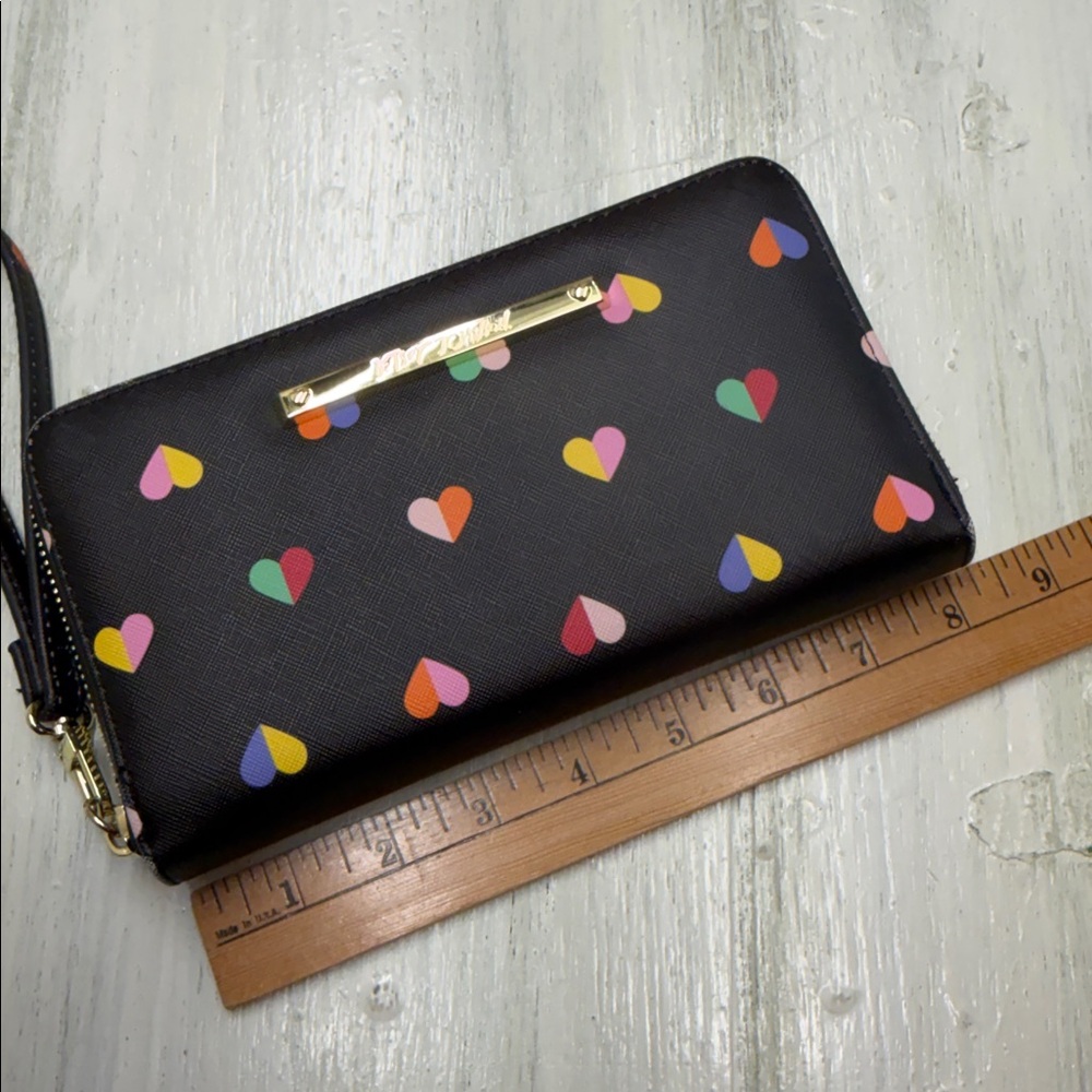 💚5/$25 SALE!💚 Betsy Johnson Rainbow Hearts on Black Faux Leather Zip Up Wallet - Picture 12 of 14